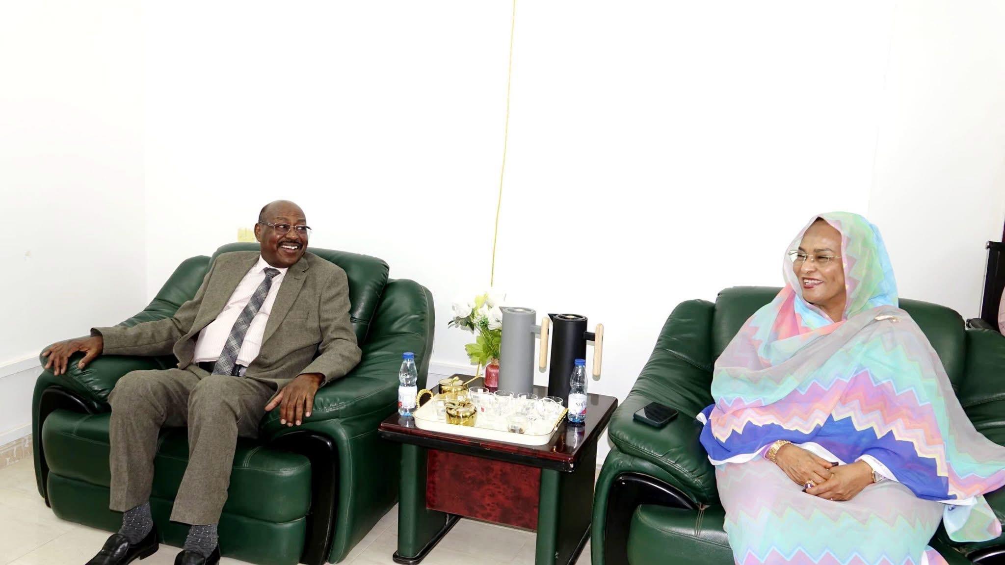 محافظ بنك السودان المركزي تدشِّن عودة وحدة المعلومات المالية لمقرها بالعاصمة الخرطوم