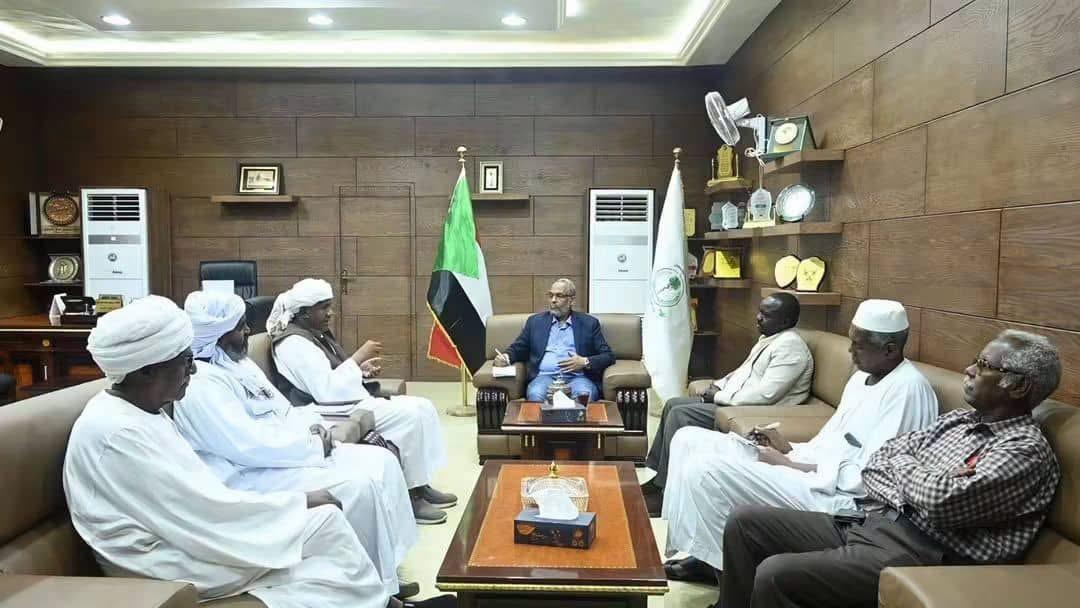 وزير الصحة يؤكد دعمه للخدمات الصحية بمنطقة أمري