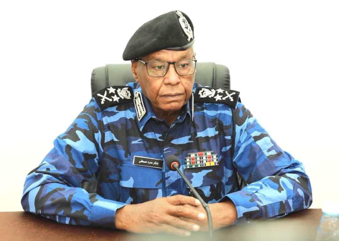وزير الداخلية يترأس إجتماع لجنة ضبط الامن وفرض هيبة الدولة بولاية الخرطوم