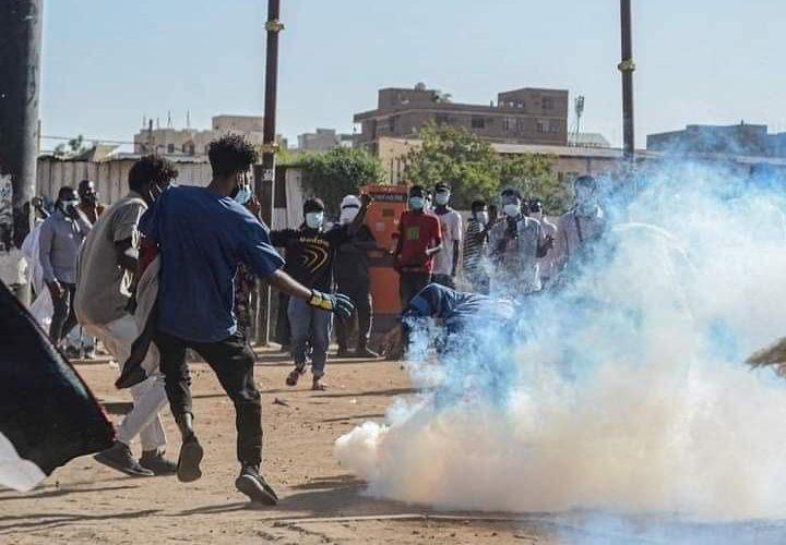 الخرطوم مقتل  متظاهر  و  خسائر وإصابات بالشرطة