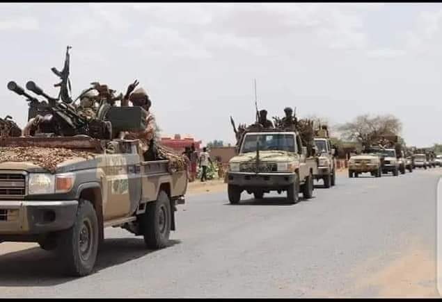 مناوي: متفلتون يطلقون النار على طوف مواد إغاثة لإقليم دارفور