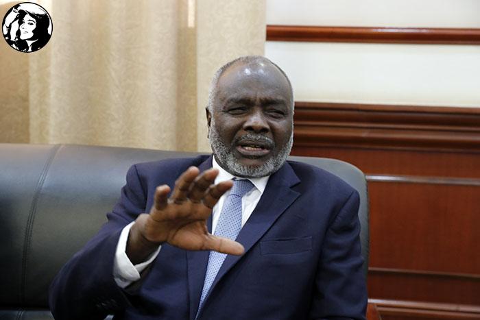 “نهب نحو 3 أطنان ذهب”.. وزير المالية السوداني: تراجع الإيرادات الحكومية بنسبة 80% بسبب الحرب