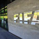 فيفا يقترح فرض عقوبات إلزامية ضد العنصرية تشمل خسارة مباريات
