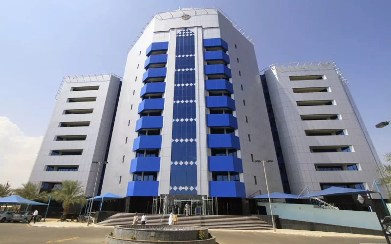 لوقف تدهور الجنيه : بنك السودان المركزي يضخ مليار دولار لاستيراد السلع