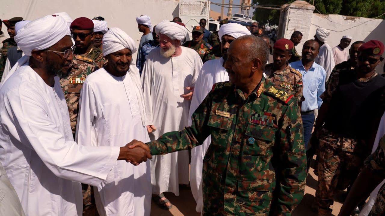 ضمن جولته للولاية الشمالية رئيس مجلس السيادة يزور دار السادة الادارسة بمنطقة بيوضة بالولاية الشمالية